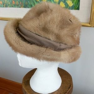 VINTAGE LORD & TAYLOR FUR HAT!